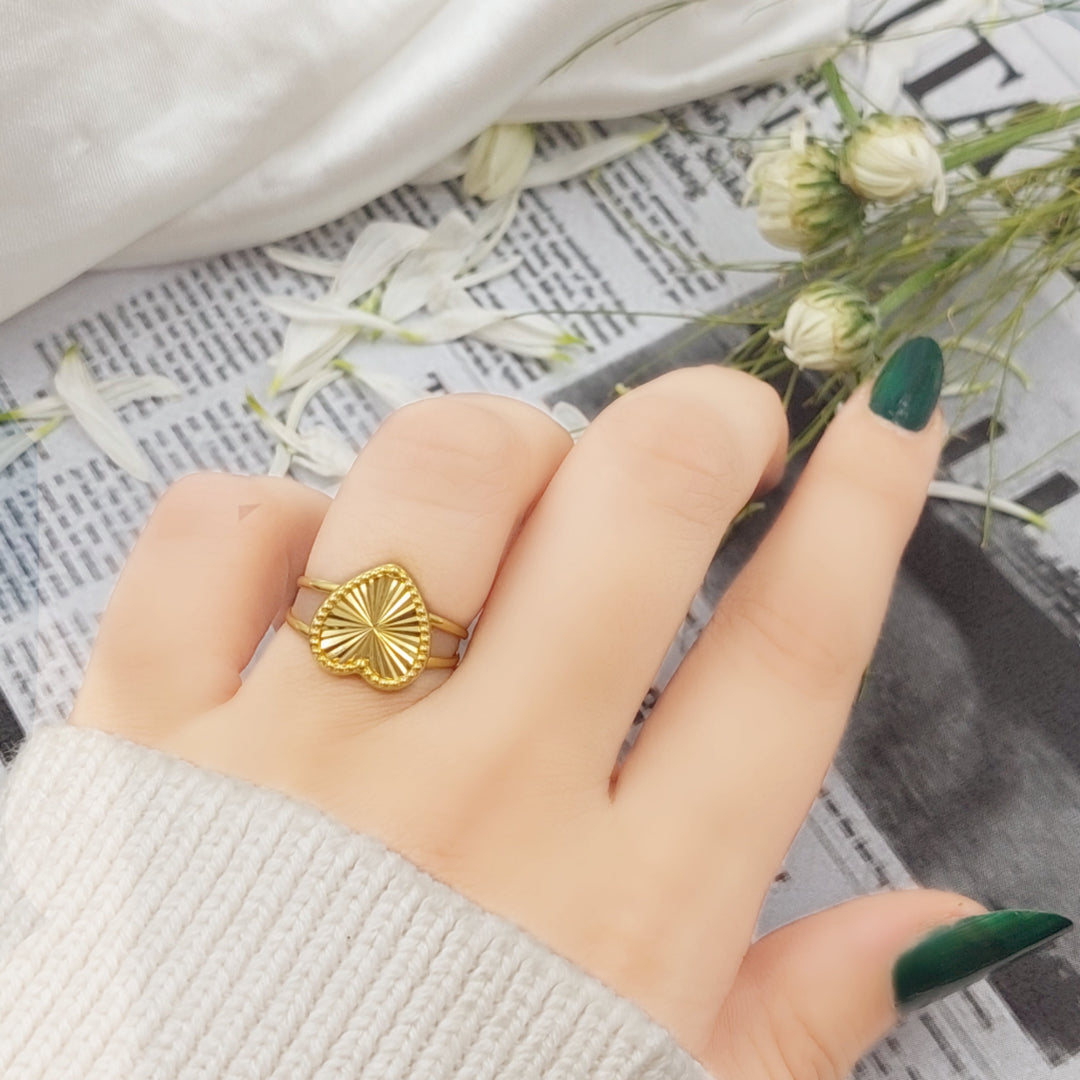 18K Gold Heart Ring by Saeed Jewelry - Image 5