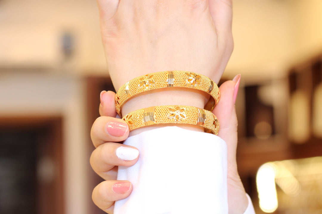 21K Gold Emirati Bangle Bracelet by Saeed Jewelry - Image 1