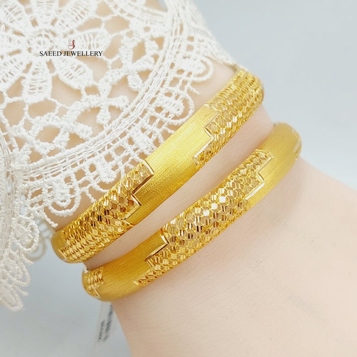 Engraved Kuwaiti Bangle Made Of 21K Yellow Gold by Saeed Jewelry-28036