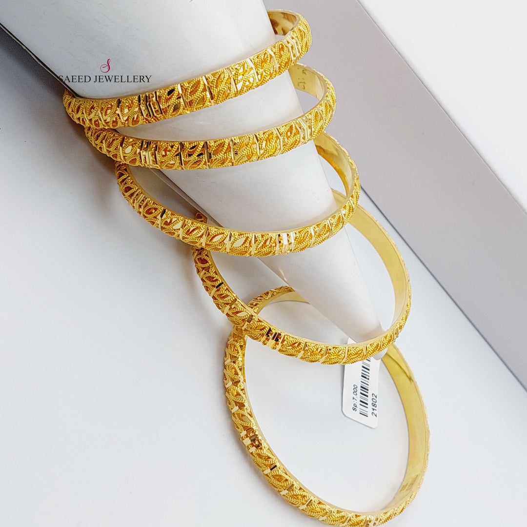 <p style="direction: ltr;">21K Emirati Bangle <span style="font-size: 0.875rem;">Made of 21K Yellow Gold</span> by Saeed Jewelry-سحبة-خليجي